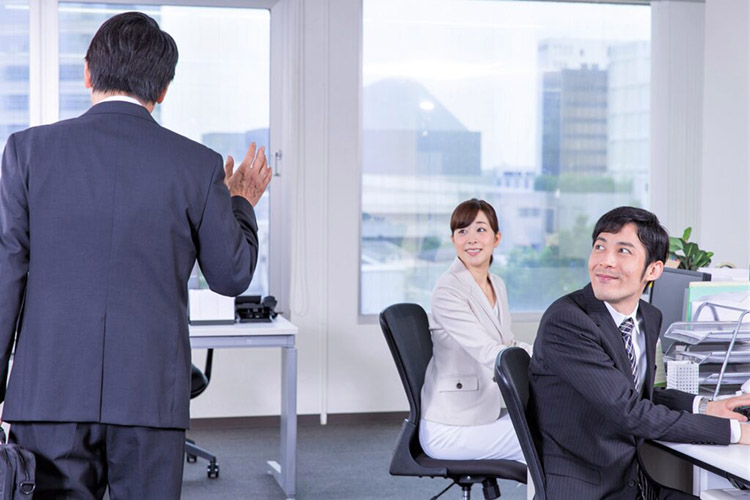 Chào buổi sáng tiếng Trung sếp và đồng nghiệp tại văn phòng