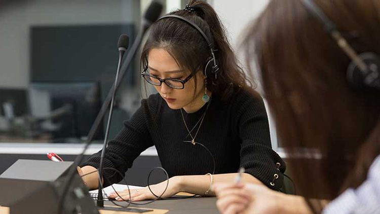 Học tiếng Trung bao lâu thì làm được phiên dịch?